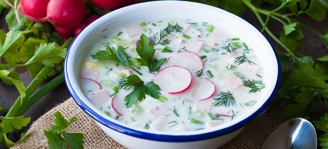 Okrochka soupe froide à base de kvas ou de kéfir