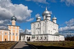 Le monastère Khoutinsky